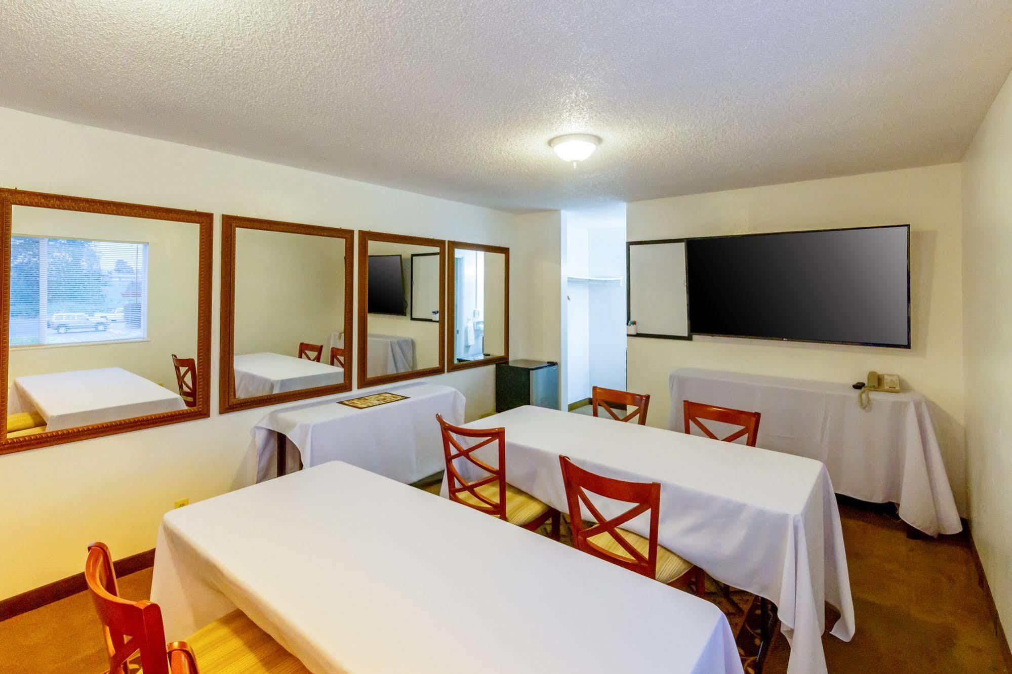 Oyo Hotel Chehalis I-5 South Kültér fotó